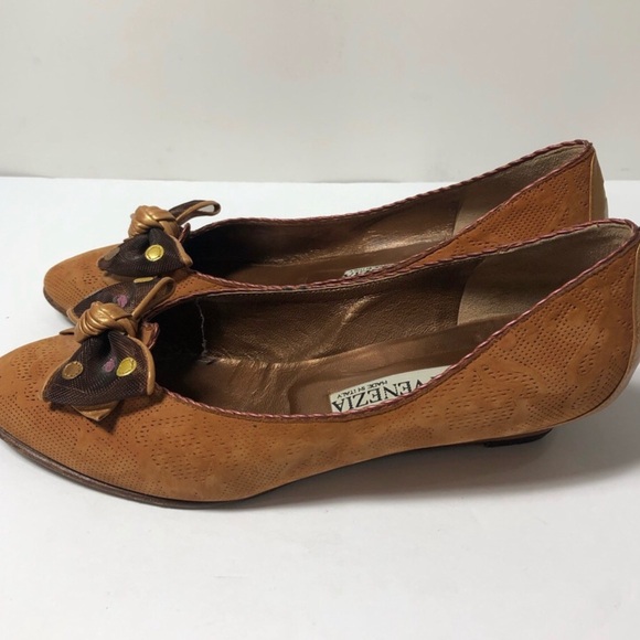 Tan Suede Flats with Bow and Metallic Accents - Picture 4 of 8